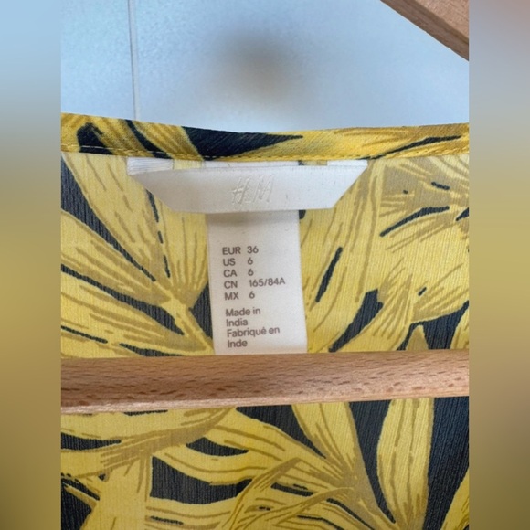 H&M Yellow Palm Print Sheer Blouse Size 6 - Picture 5 of 6